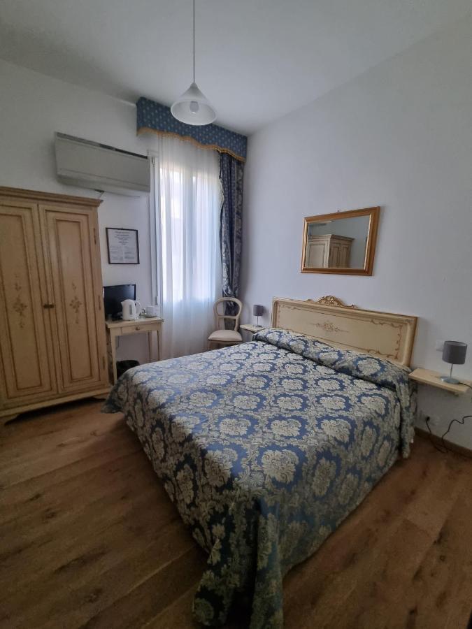 Casa Peron Hotel *