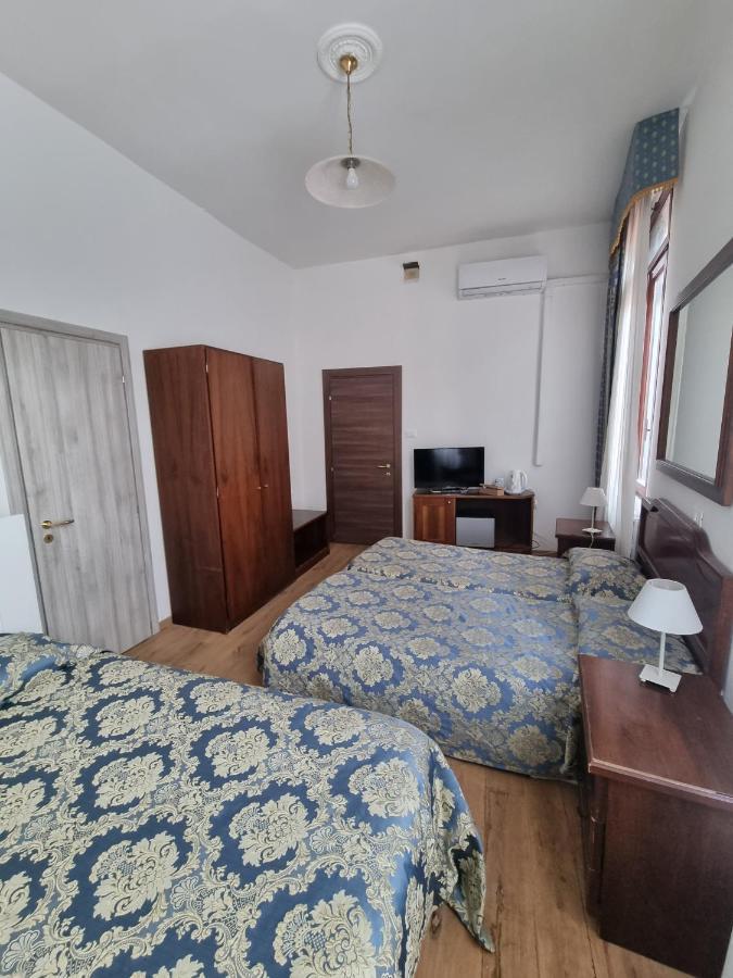 Casa Peron Hotel *