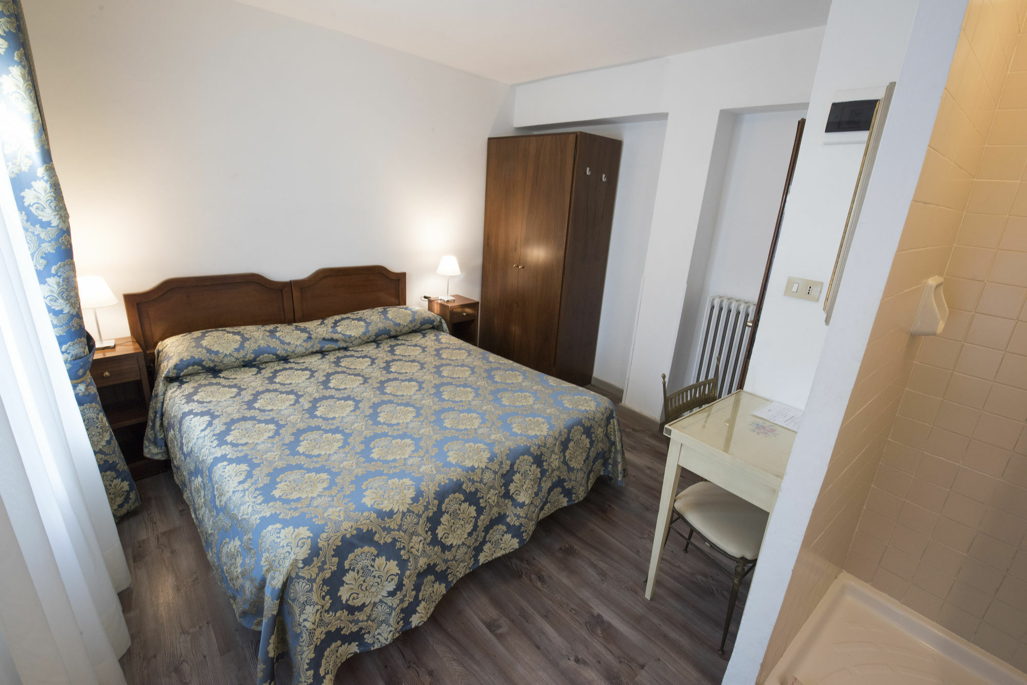 Casa Peron Hotel *