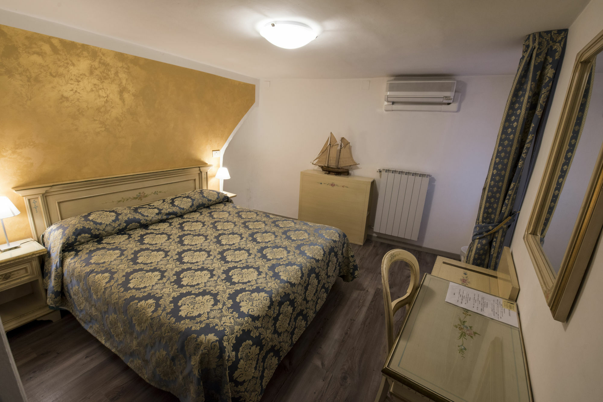 Casa Peron Hotel
