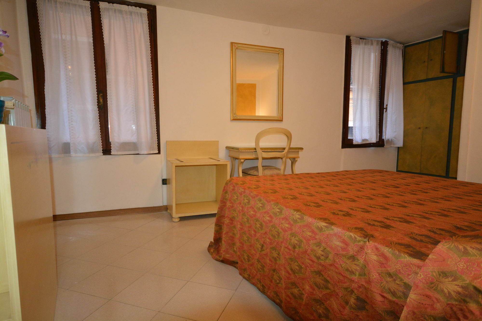 Casa Peron Hotel *