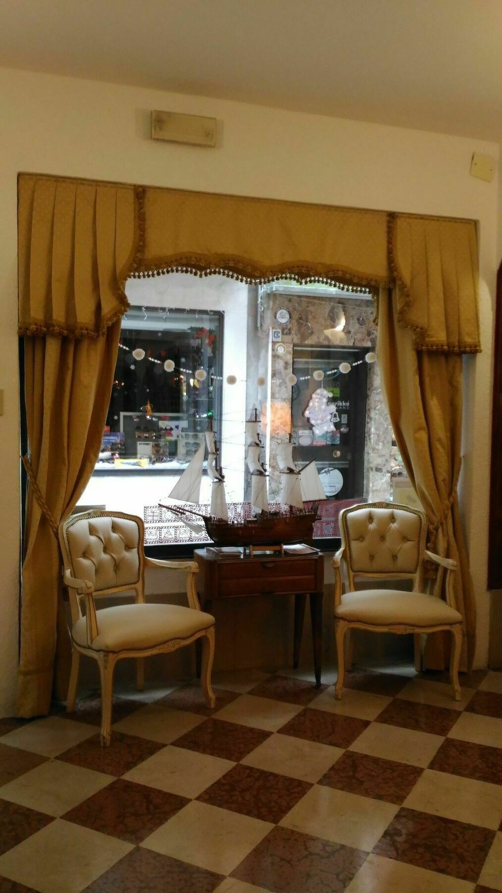Casa Peron Hotel *